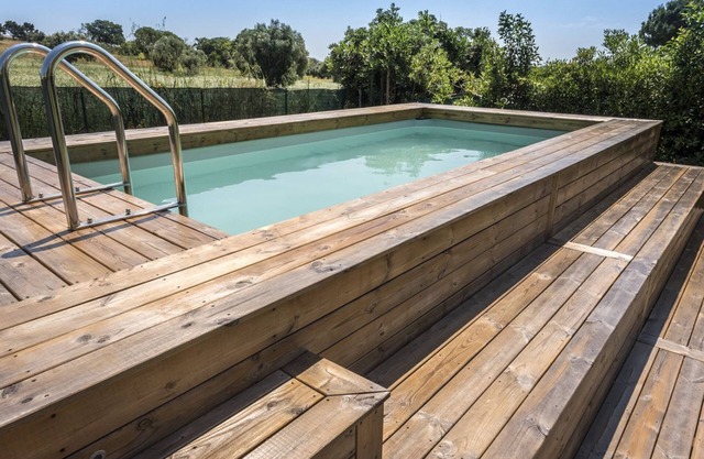 N084 - Numana, villa with garden and pool