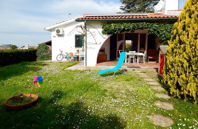 N149 - Numana, three-room villa with garden