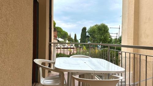 N280 - Numana, trilocale con terrazzo e garage in piazza