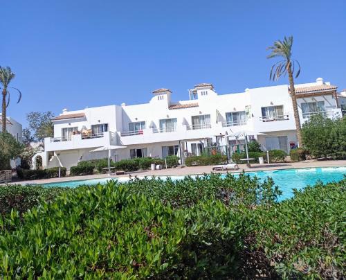 Naama wiew- Alle due palme