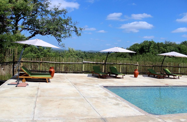 Nahakwe Lodge