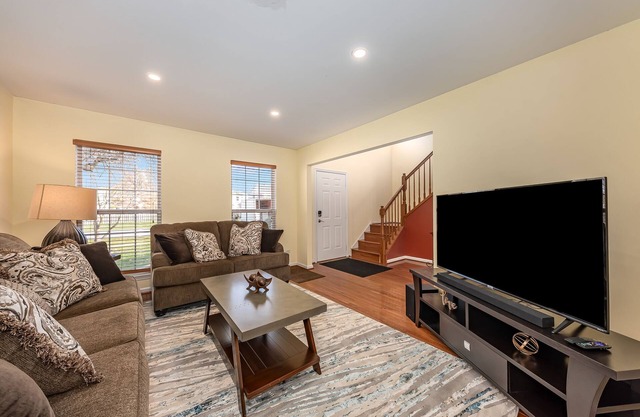 Naperville FHS Rental - Skylane Dr
