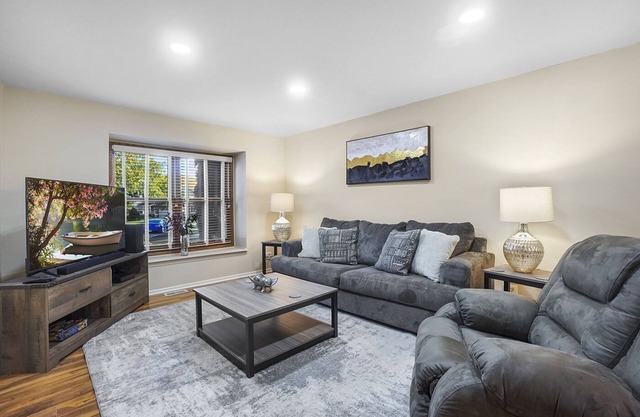 Naperville FHS Rental - Woodview Lane