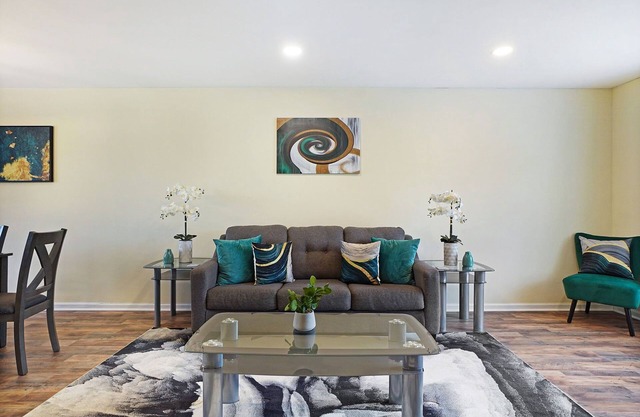 Naperville FHS Rental - Woodview Ct