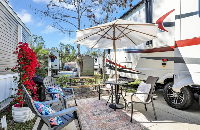 Naples Coastal RV Retreat, Luxury Stay with Pool