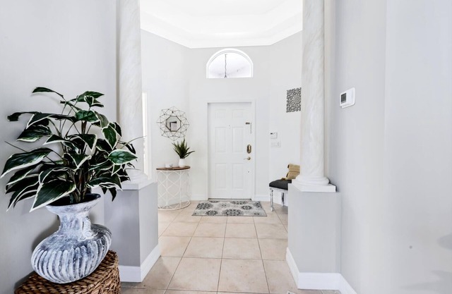 Naples Getaway w/private pool & spa!