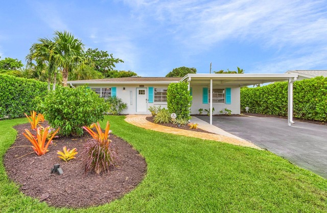 Naples Oasis | SwimSpa, Tiki Bar, Games & Fire Pit