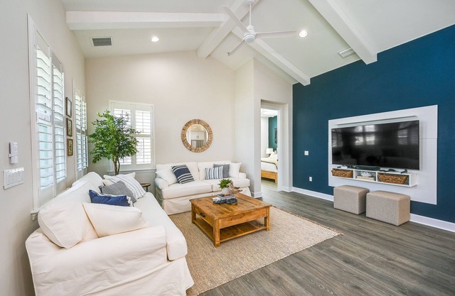 Naples Retreat w/Community Perks: 6 Mi to Beach!