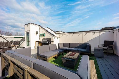 Nashville Tropics - Rooftop Deck - East Nashville