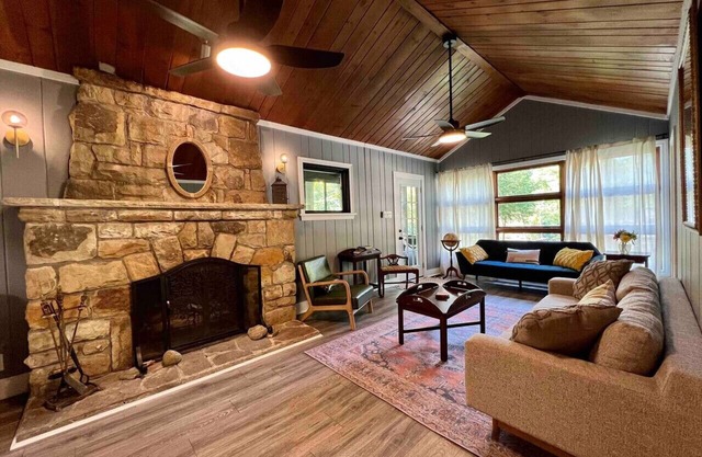 Nate`s Cabin at Water`s Edge