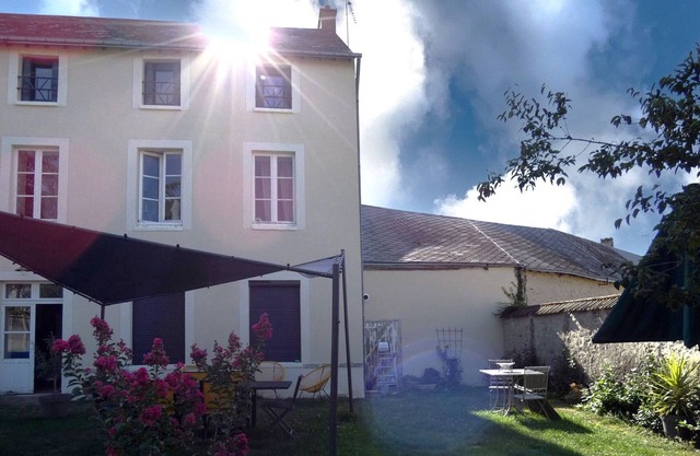Natural Retreat with King-Size Beds in Beauce, Near A10