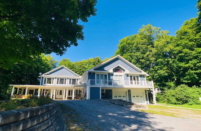 Nature Escape guesthouse, minutes from Ottawa, in heart of the Gatineau Park