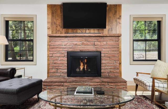 Nature's Escape: Riverfront Views, Hot Tub & Fire Pit