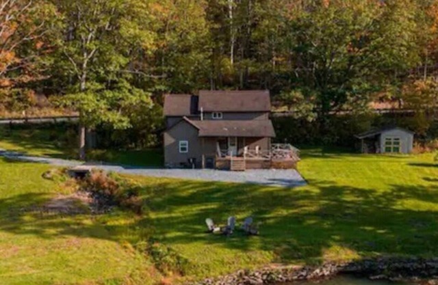 Nature's Edge-4 bedroom/2 bath serene getaway w/River & Firepit