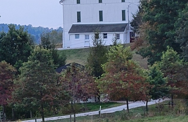 Nature’s Haven. 3BR Barn suite, all conveniences of home, walk to town,