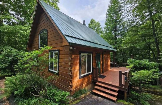 Natures Magic -Nestled in the Woods. Near Blue Ridge Parkway. 10 Min. to I-77
