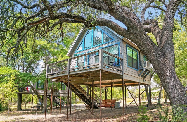 Nautical Treehouse Escape w/Queen Bed, Fire Pit, Grill & Pond Views