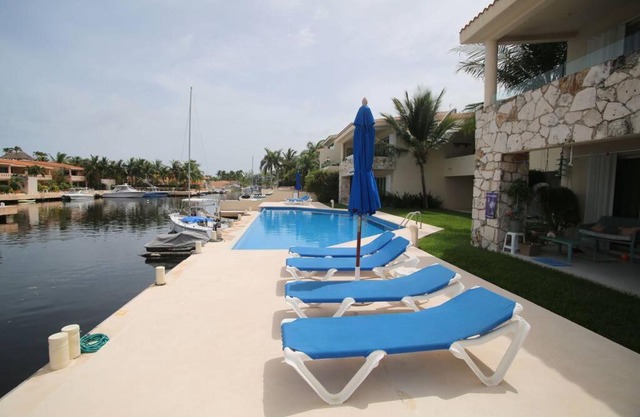 NAUTILUS COZY CONDO WATER FRONT, 3 BEDROOMS