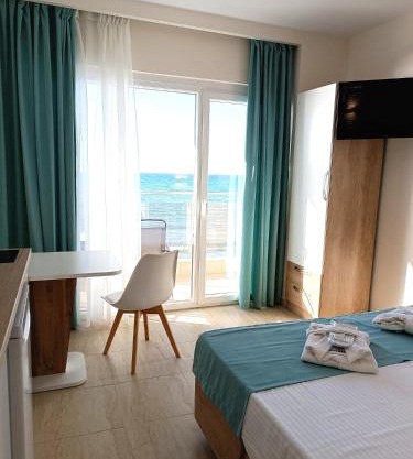 Navarino Luxe Suites