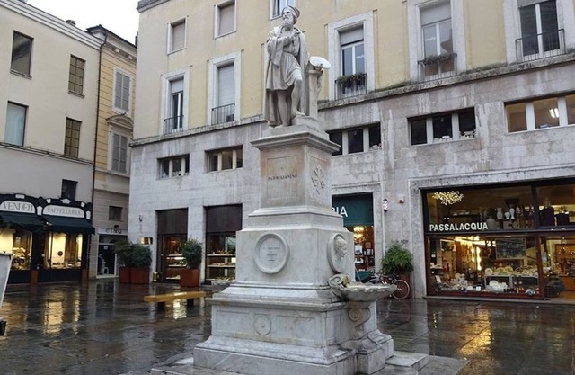 Navel of Parma