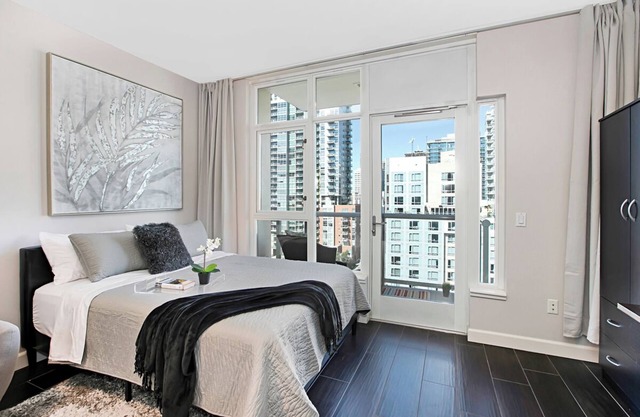 nCity Suite High-rise Views Parking Private Balcony