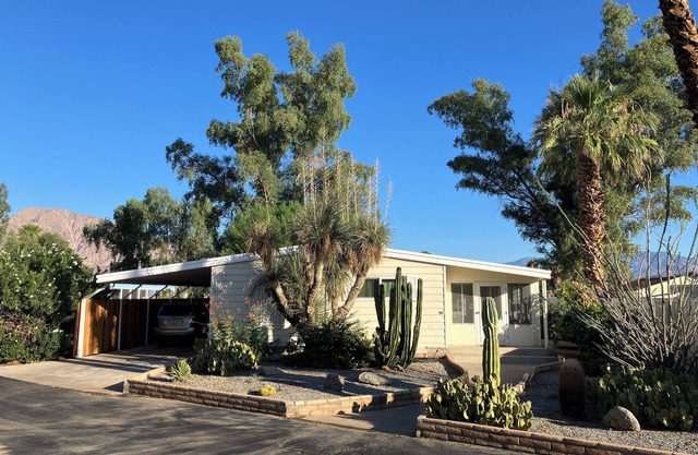 nDesert Escape: 2BR/2BA at Roadrunner Golf and Country Club. Golf cart included!
