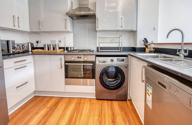 Near City Centre 4 Bed 2 Bath House