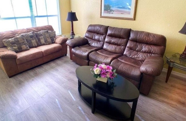 NEAR DISNEY 3 bdrm villa with pools and clubhouse!