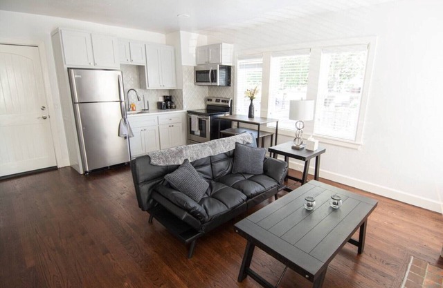 ★ Near Downtown District ★ Historic ★ Walkable80 ★