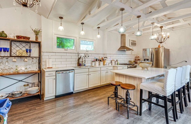 Near Downtown Scranton: Getaway w/Patio
