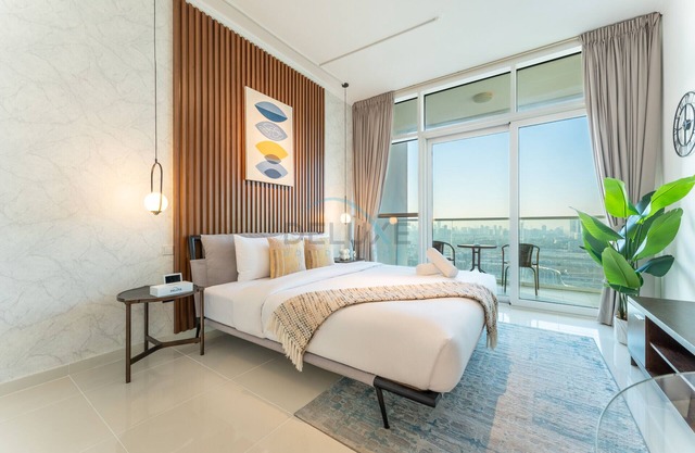 Near Golf Club High-Floor Studio with Balcony Minutes Away From Park