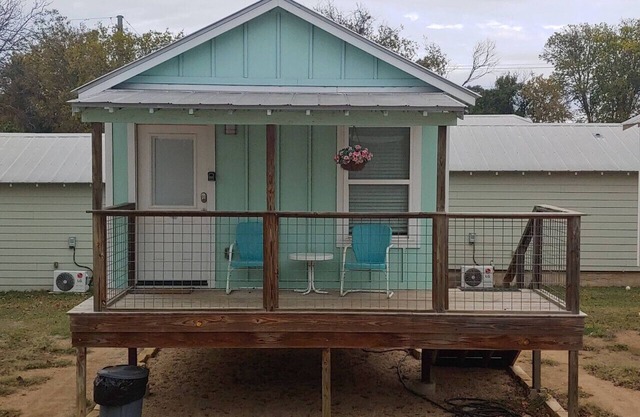 Near Guadelupe River Queen Bed Cabin #11