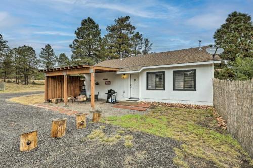Near Hiking and Golfing Flagstaff Cottage!