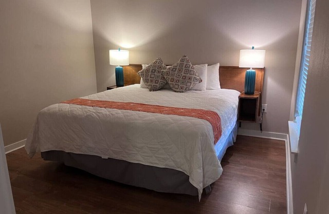 Near River Deluxe King Suite Cabin w/Carport #4