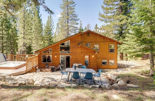Near Ski Resorts & Trails: Truckee Home w/Hot Tub