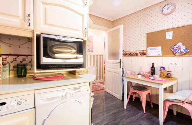 Near the beach and Bilbao Lolita Pink apartment, 2 bedrooms and 1 bathroom