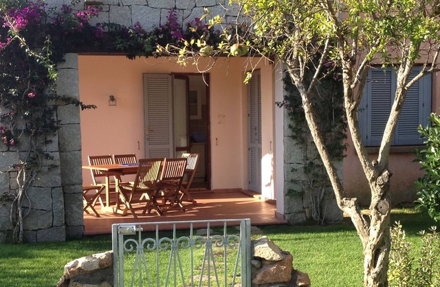 Near the sea - three-room apartment with large garden in the BORGO of Porto San Paolo