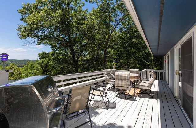 Nearby Attractions, Lake Views, Spacious