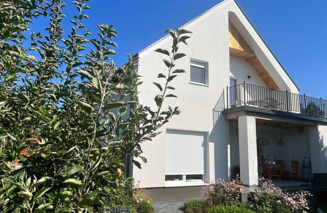 Neon Apartment: Large Garden, Near Lake, Pet&Famil