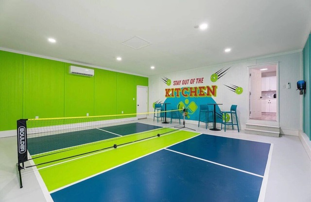Neon Dream Lodge! Pickleball, Hot Tub, Theater