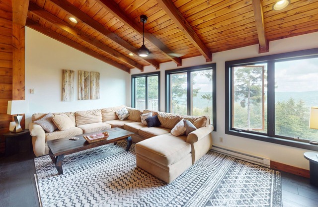 Nestle Up in this Cozy 4BR Stemwinder - sleeps 13! by RedAwning