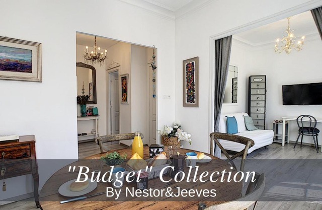 Nestor&Jeeves - LAVINIA - Central - Close sea