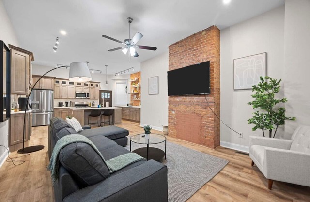 Netflix+Free Parking+BBQ+Games Near Bakery Square