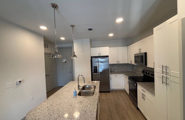 NEW 1BD with WiFi w/Pool & King