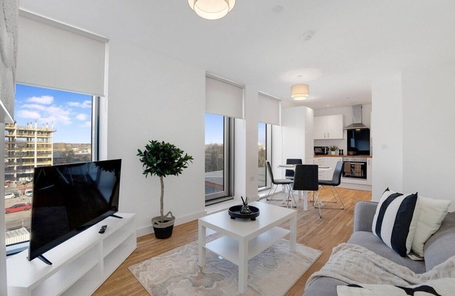 New! 2BR in Media City Free WIFI