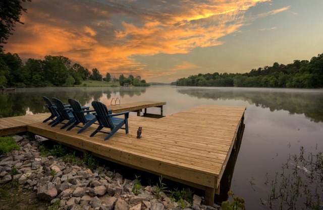 NEW 3BR+Loft, Lakefront, Dock, Firepit, Kayaks