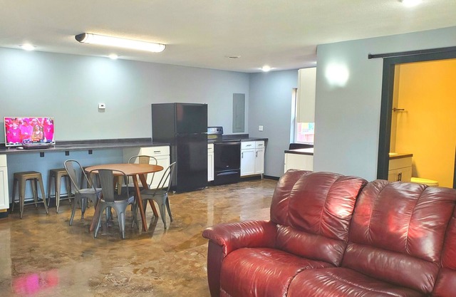 *NEW* 3BR Modern FARMdominium