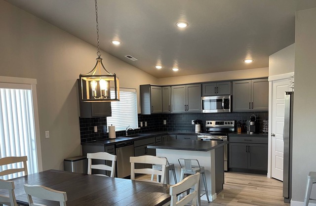 New 4 bedroom home minutes from Boise River