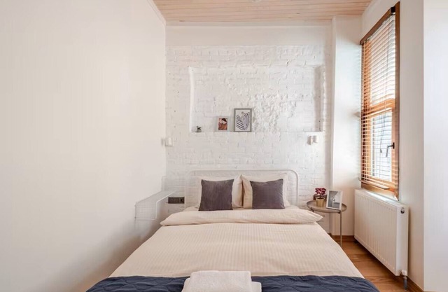 New 5-bedroom house for friends and families with WiFi, AC, near best hotspots