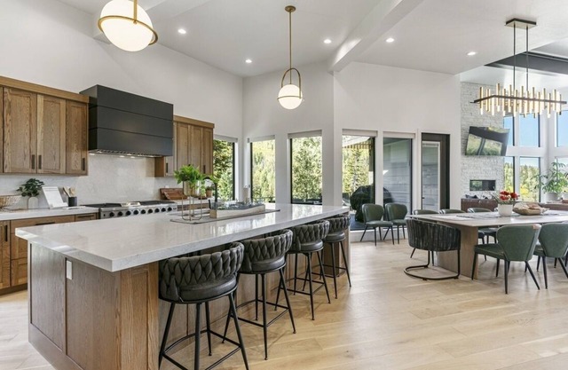 NEW! 9005A - Luxury Four Bedroom